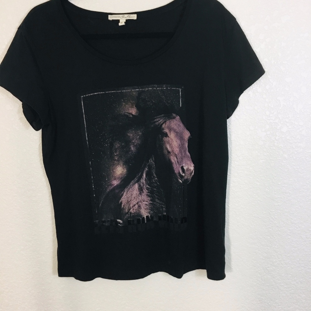🐾 express "lets run wild" horse tee sz M